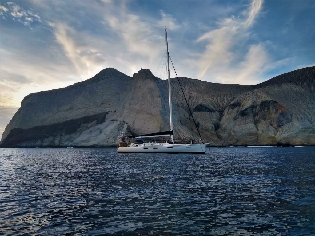 Slingshot anchored at Isla San Benedicto