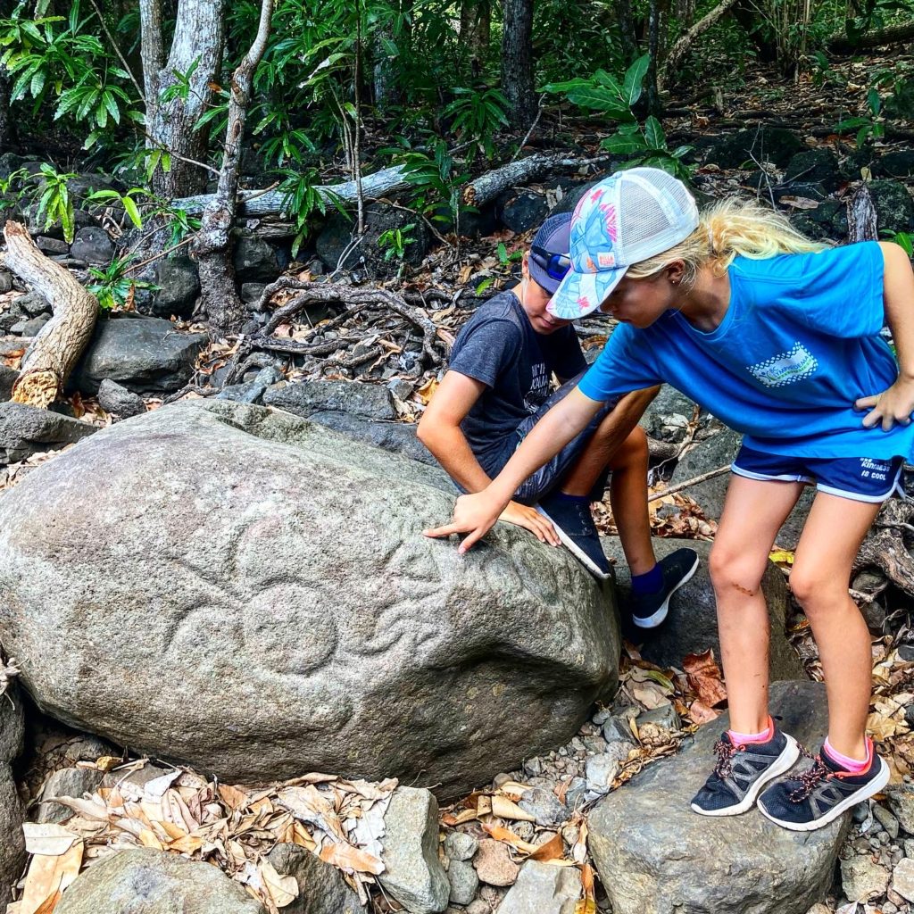 Petroglyphs in Maupiti - we found them!
